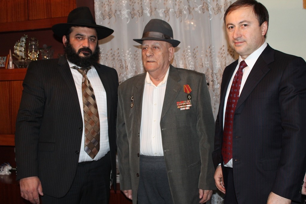 Награждение Алхасова Михаила – ветерана, юбилейной медалью Победы